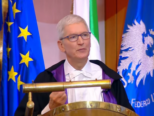 TIM COOK A NAPOLI