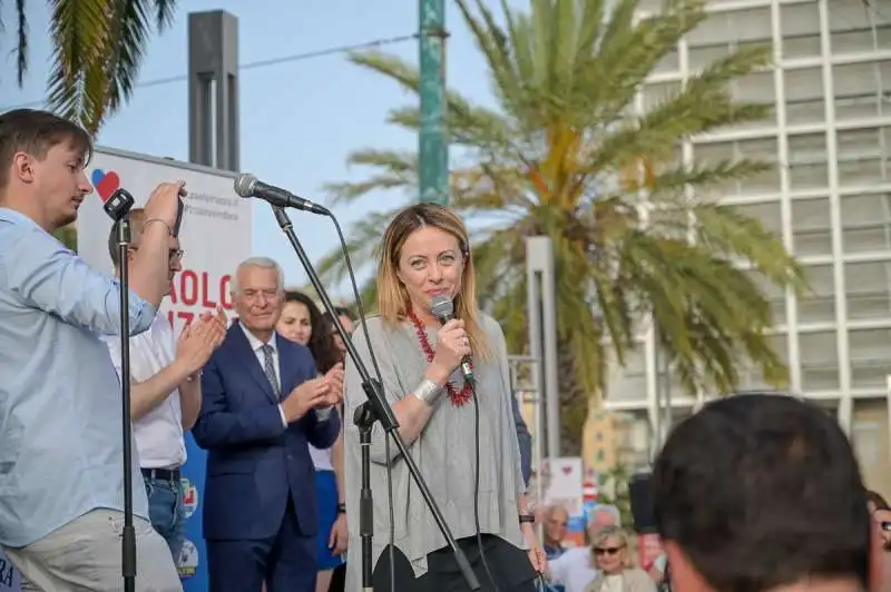 tommaso  longobardi riprende giorgia meloni 