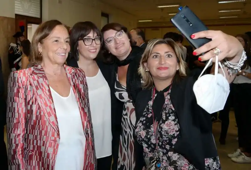 un selfie con la ministra lamorgese  foto di bacco