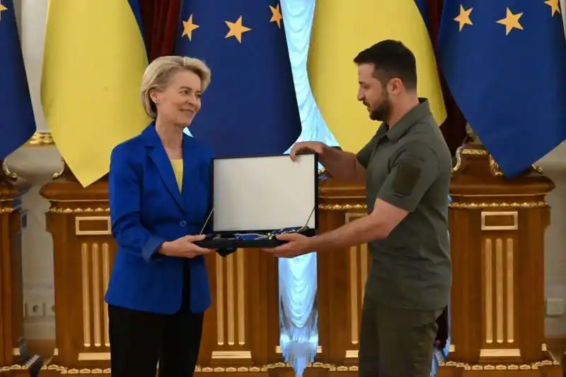 ursula von der leyen volodymyr zelensky 3