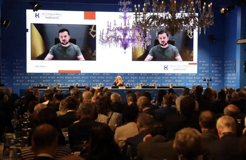 volodymyr zelensky in collegamento con il forum ambrosetti di cernobbio   2