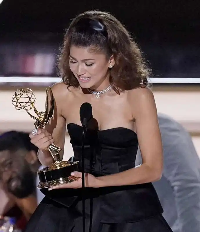 zendaya   emmy 2022   4