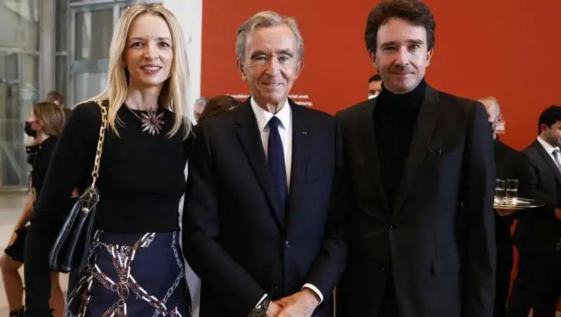 97 bernard arnault con i figli delphine e antoine, dirigenti del gruppo lvmh