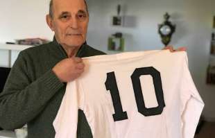 alberto ginulfi con la maglia di pele 2