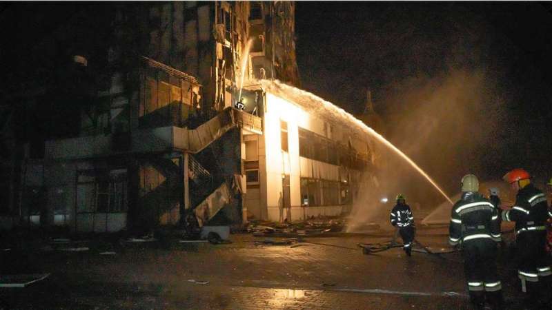 BOMBARDAMENTI RUSSI SUL PORTO DI ODESSA