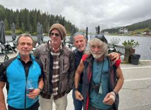 brad pitt e mauro corona al lago di misurina