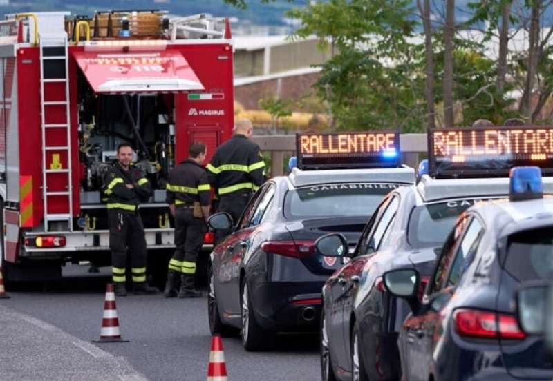 cadavere trovato appeso al guardrail a trieste