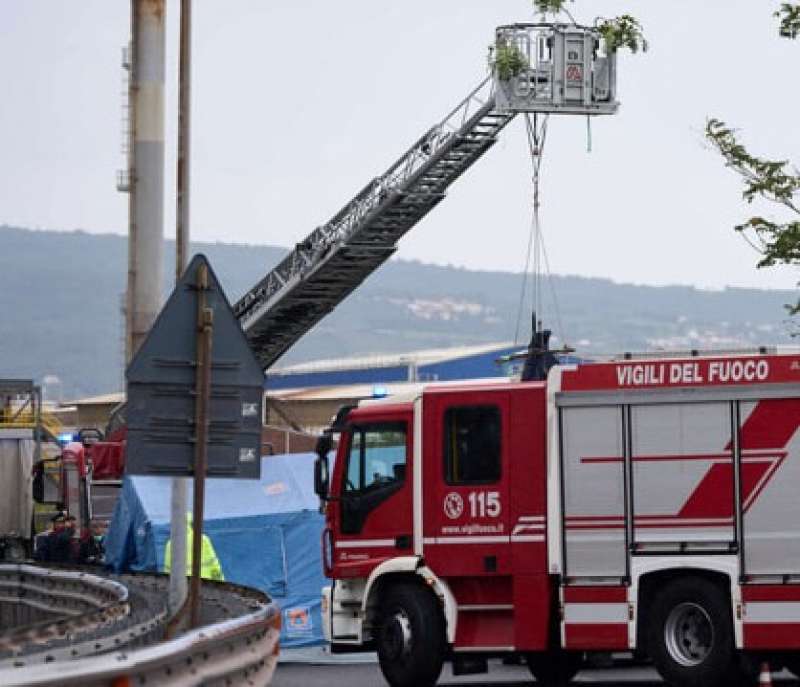 cadavere trovato appeso al guardrail a trieste 4