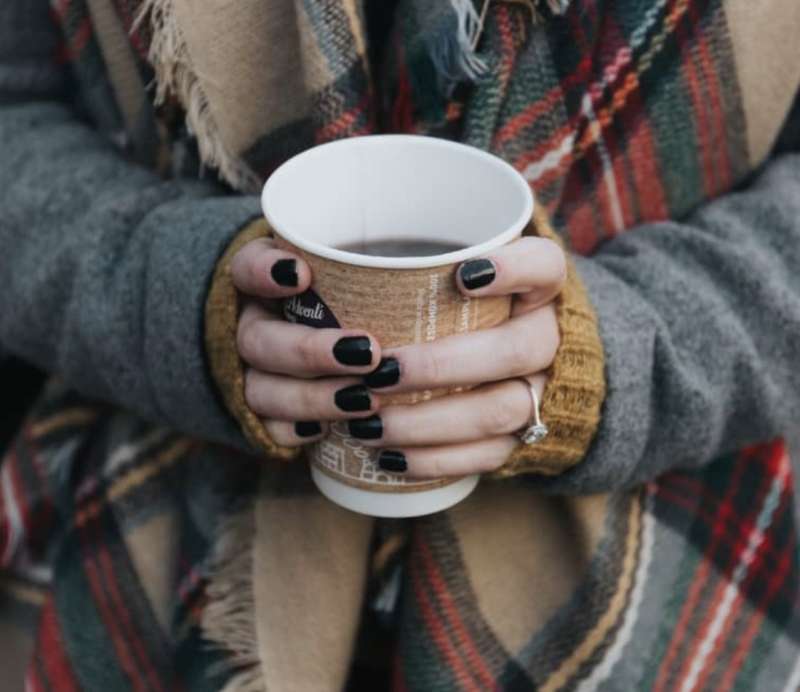 Ora c'è la conferma del perché non dovresti mai bere caffè o tè in un  bicchiere di carta usa e getta - greenMe