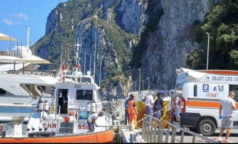 capri ricerche uomo morto in mare