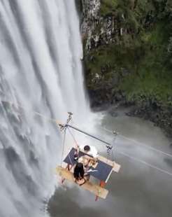 CENA SUL VUOTO CASCATA IN BRASILE