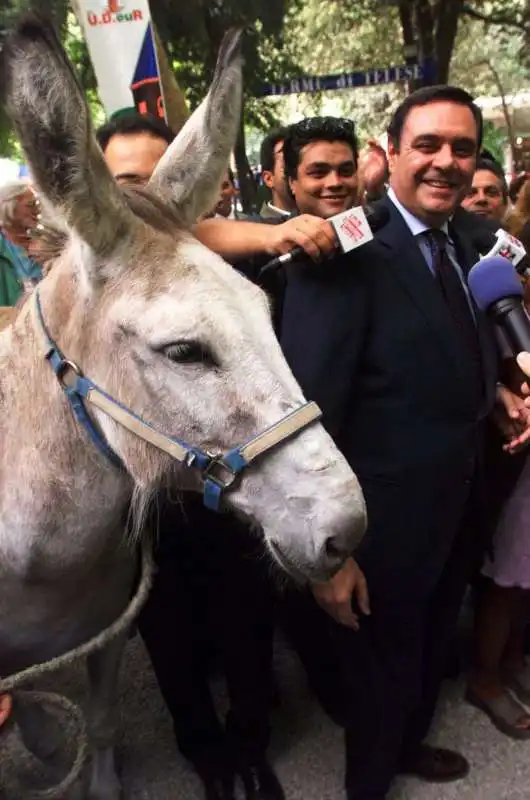 clemente mastella sostituisce arturo parisi con un asino 