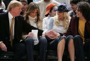 donald e melania trump con beth ostrosky e howard stern nel 2005