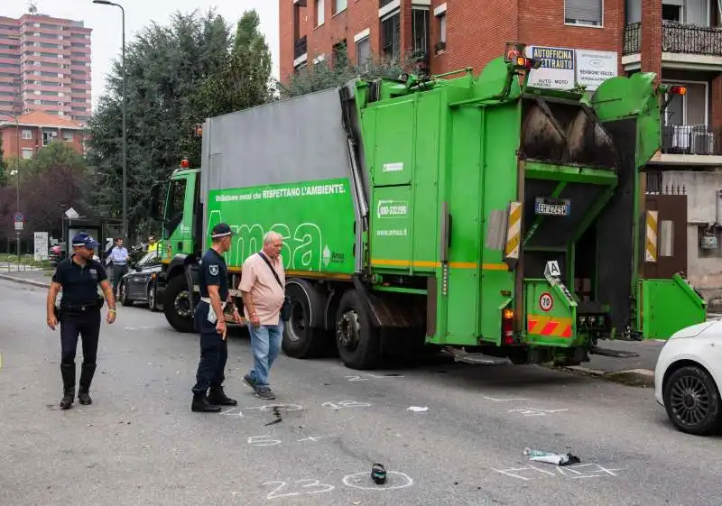 donna travolta a milano  2