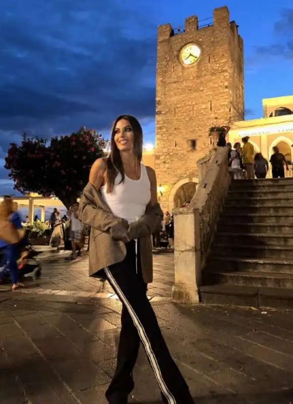 ELISABETTA GREGORACI A TAORMINA - 6