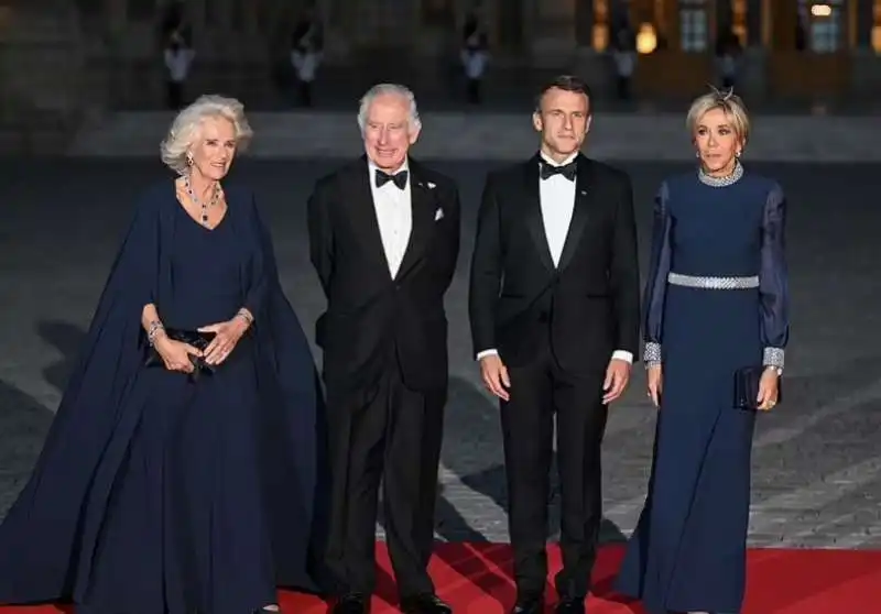 emmanuel e brigitte macron e re carlo e regina camilla  3