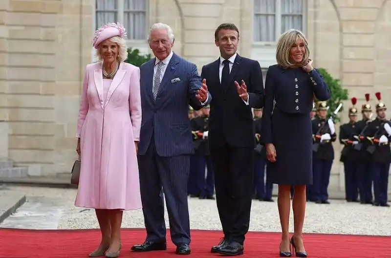 emmanuel e brigitte macron e re carlo e regina camilla  7