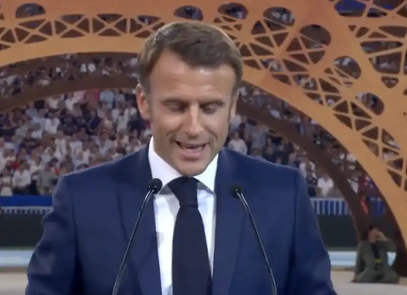 emmanuel macron fischiato all inaugurazione dei mondiali di rugby 