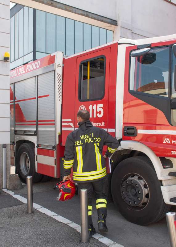 evacuazione della palazzina di uffici a milano 4