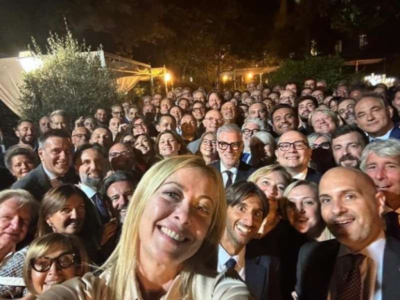 giorgia meloni con parlamentari e ministri di fdi cena a palazzo brancaccio