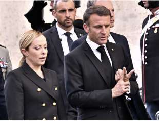 giorgia meloni e emmanuel macron a roma dopo i funerali di giorgio napolitano