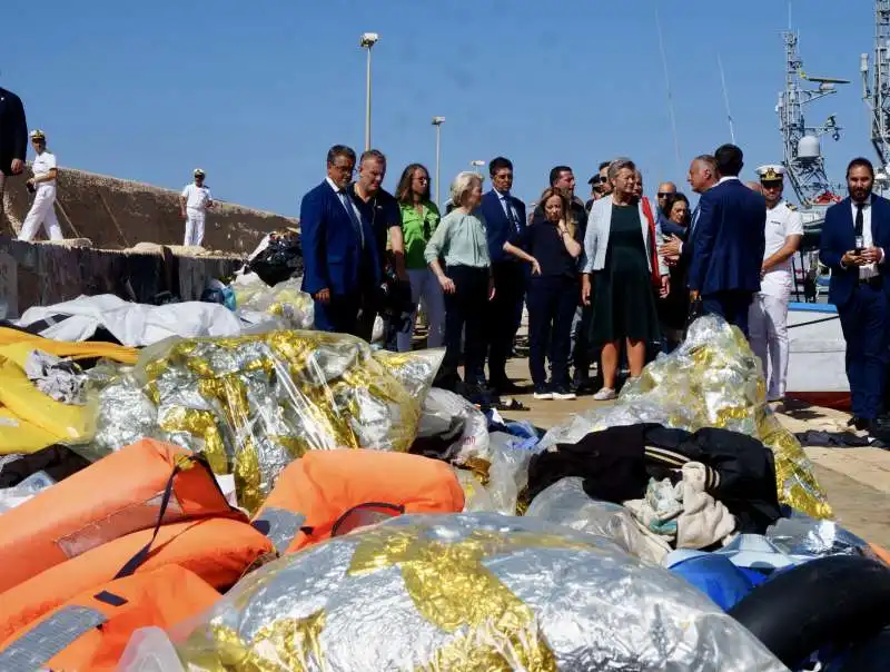 giorgia meloni ursula von der leyen a lampedusa 4