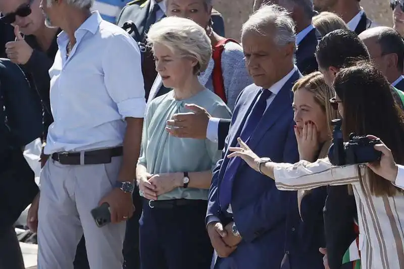 giorgia meloni ursula von der leyen a lampedusa 5