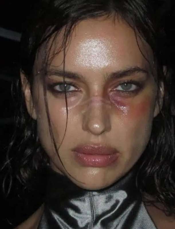 irina shayk e l occhio nero per mowalola 9