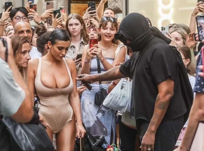 kanye west e bianca censori a firenze 2