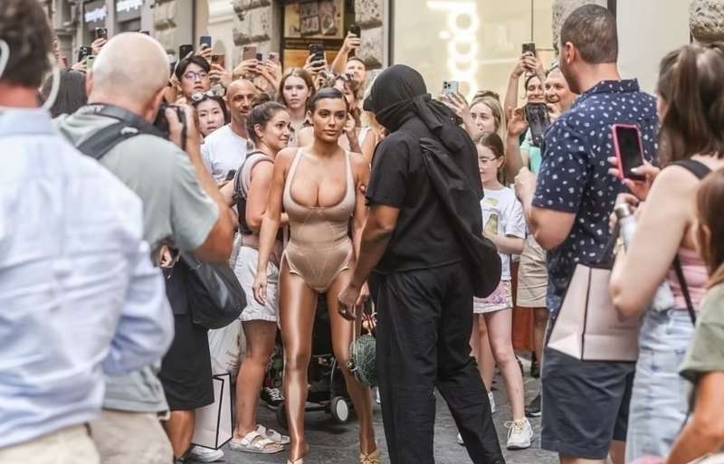 kanye west e bianca censori a firenze 4