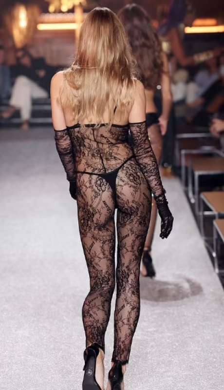 la lingerie di etam sfila a parigi 15