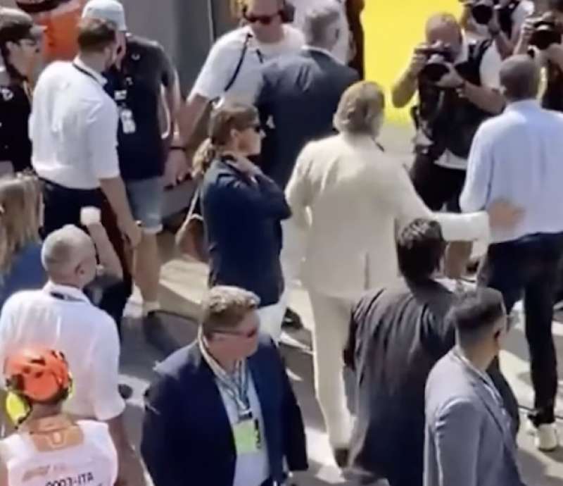 lapo elkann non viene fatto passare all autodromo di monza 3