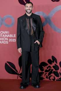 marco mengoni ai sustainable fashion awards