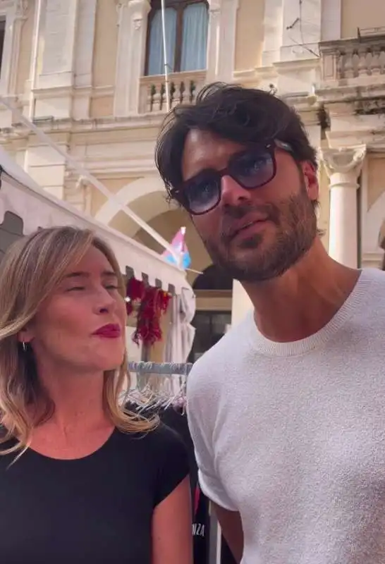 maria elena boschi e giulio berruti alla fiera del peperoncino di rieti 4