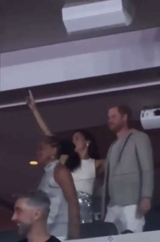 meghan markle e il principe harry scatenati al concerto di beyonce 14