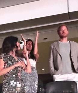 meghan markle e il principe harry scatenati al concerto di beyonce 5