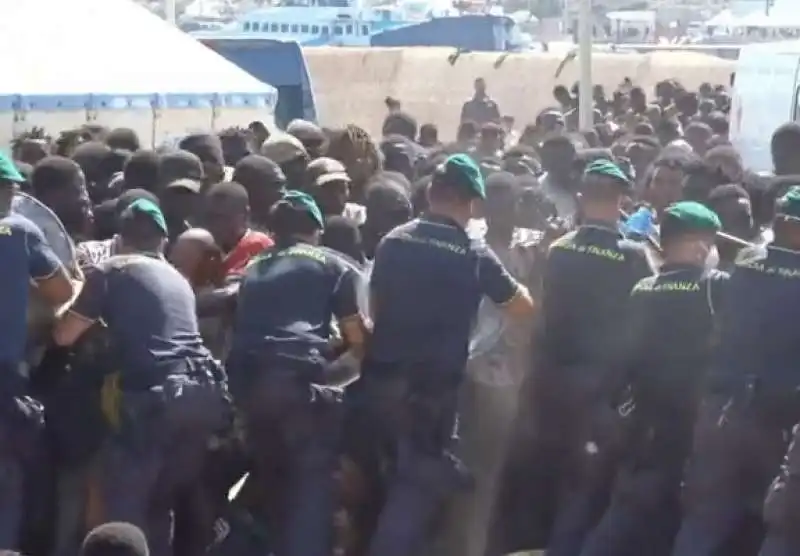 migranti a lampedusa   3