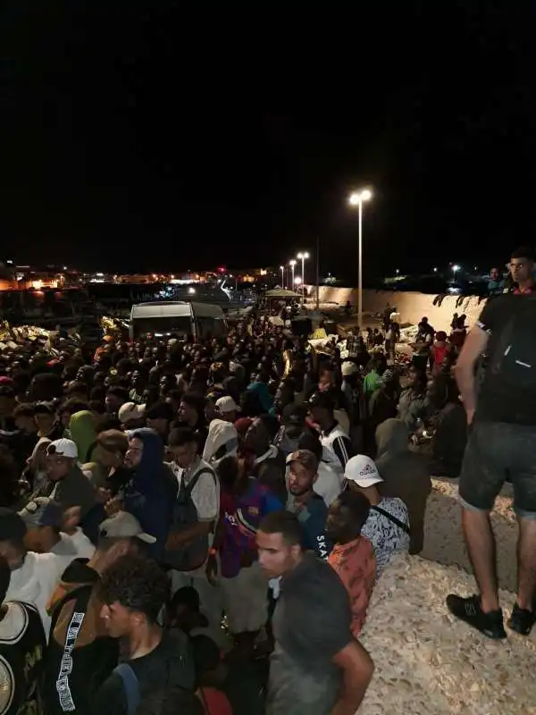 migranti arrivano a lampedusa   1