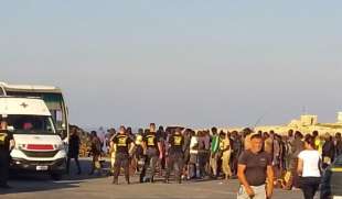 migranti sbarcati a lampedusa