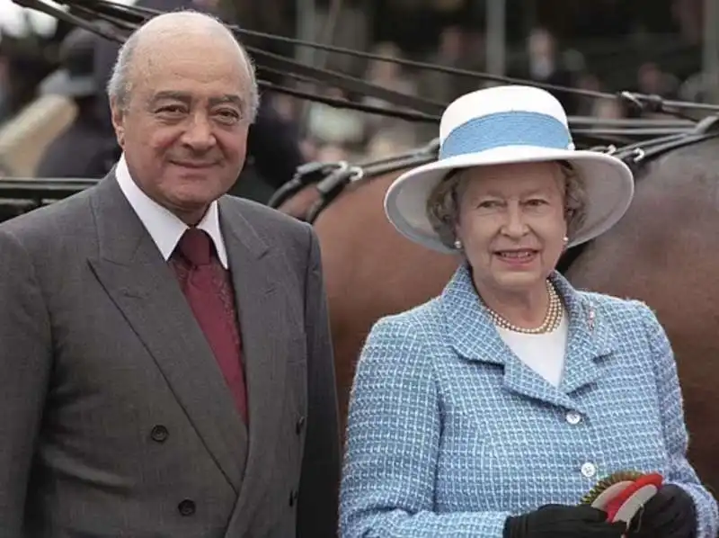 mohamed al fayed con la regina elisabetta nel 1997