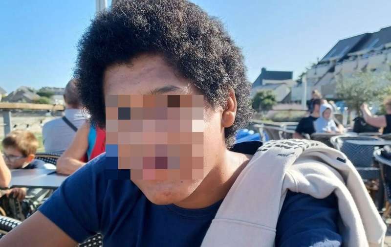 NICOLAS IL RAGAZZO DI 15 ANNI CHE SI E SUICIDATO IN FRANCIA