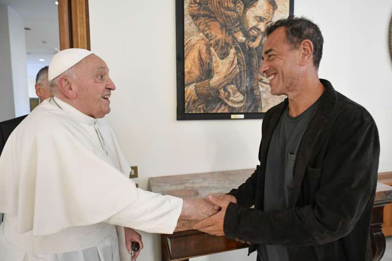 papa francesco riceve matteo garrone e gli attori del film io capitano 4