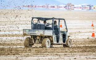 pioggia si abbatte sul burning man 15