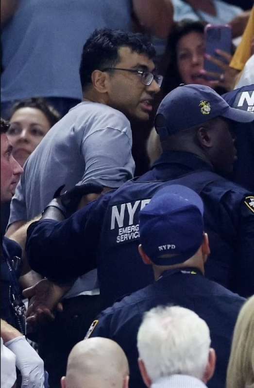 proteste degli ambientalisti alla semifinale degli us open.