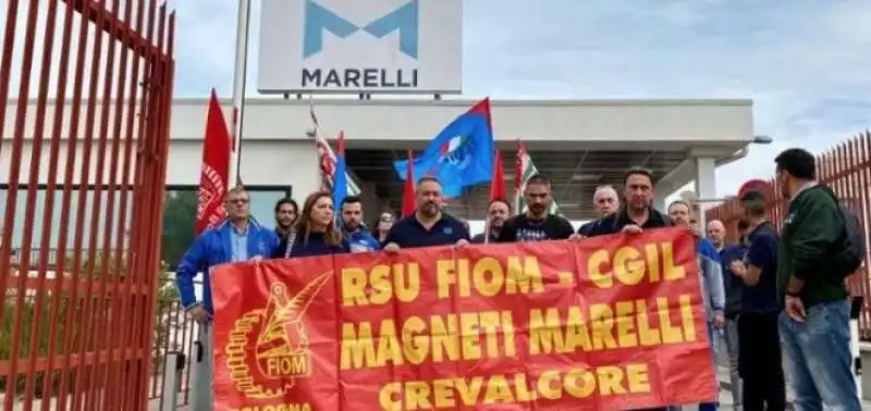 proteste dei lavoratori di marelli a crevalcore