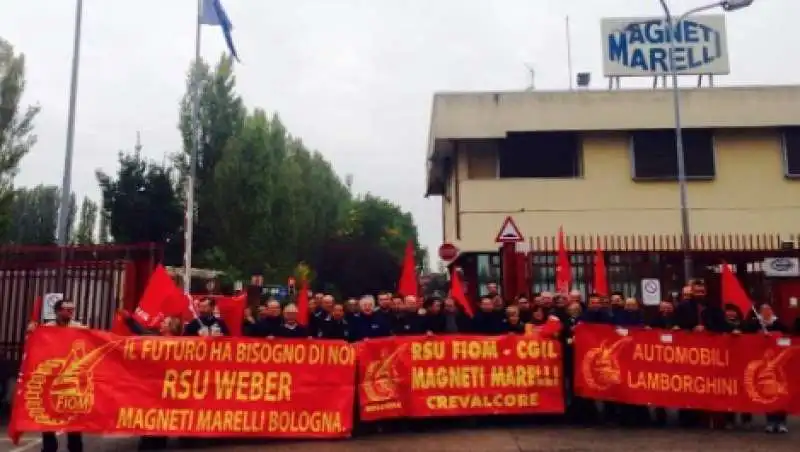 proteste dei lavoratori di marelli a crevalcore 