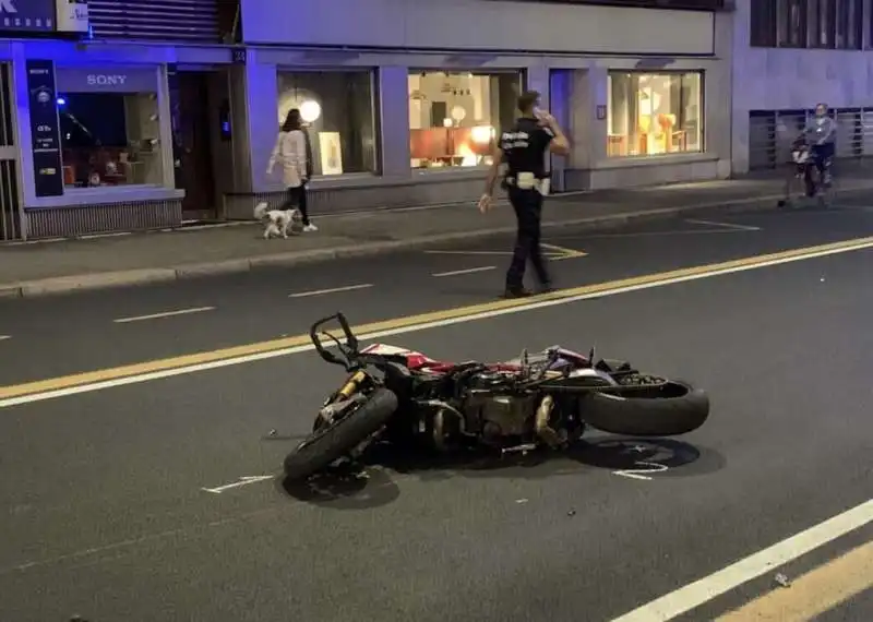 ragazza investita da una moto a milano   4