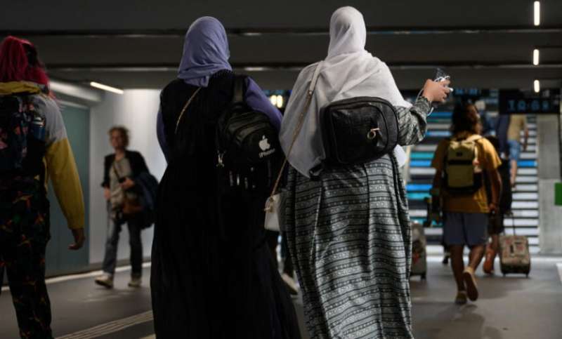 ragazze con l' abaya in francia 8