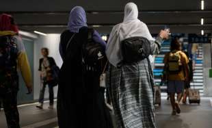 ragazze con l' abaya in francia 8