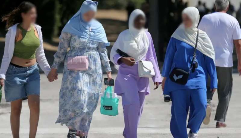 ragazze con l' abaya in francia 9